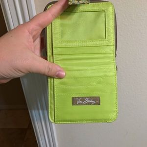 Vera Bradley Bags - 👒Vera Bradley Bi-Fold Wallet Used-Like NEW👜 Vera Bradley Bags - 👒Vera Bradley Bi-Fold Wallet Used-Like NEW👜